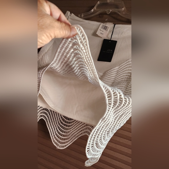 J.O.A. Los Angeles Women's Sheer Overlay White Mini Skirt with side Zipper. M - Picture 3 of 6